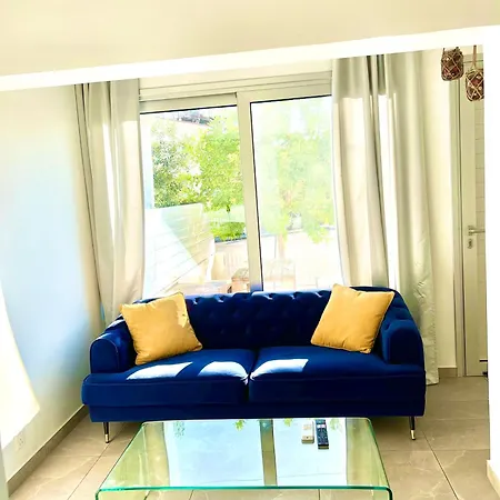 Seaside Escape - Charming Sunlit 2br Flat * Paphos