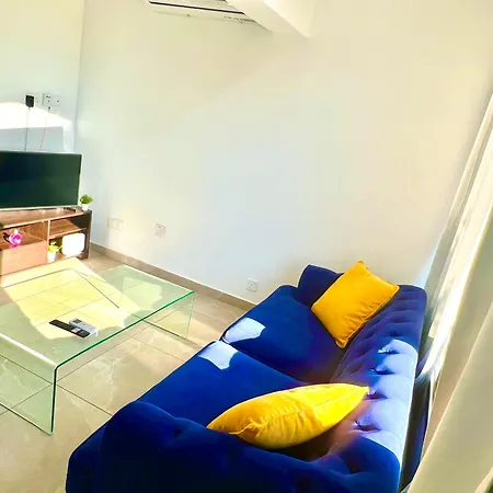 Seaside Escape - Charming Sunlit 2br Flat * Paphos