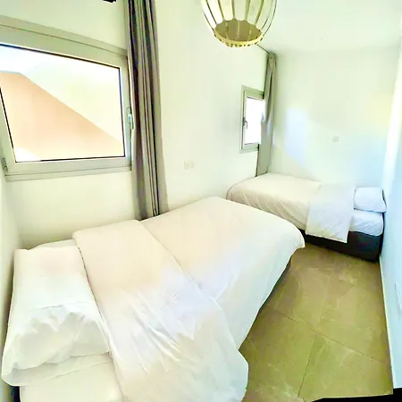 Appartement Seaside Escape - Charming Sunlit 2br Flat Paphos