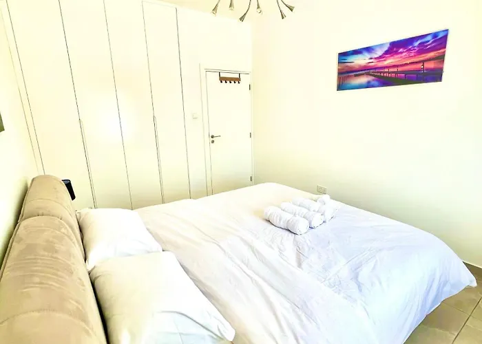 Apartmán Seaside Escape - Charming Sunlit 2br Flat