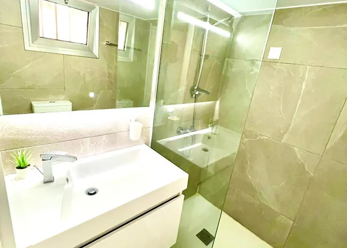 Apartmán Seaside Escape - Charming Sunlit 2br Flat *