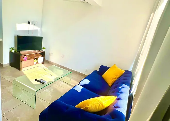 Seaside Escape - Charming Sunlit 2br Flat * Paphos