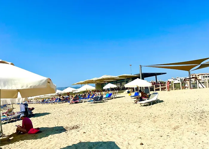 Seaside Escape - Charming Sunlit 2br Flat Apartmán *