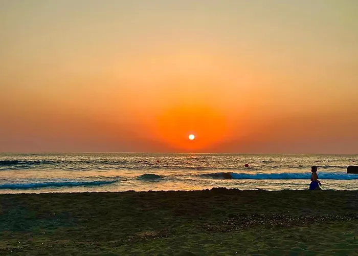 Apartmán Seaside Escape - Charming Sunlit 2br Flat *