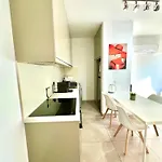 Apartment Seaside Escape - Charming Sunlit 2br Flat Paphos