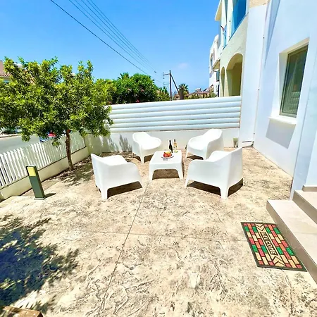 公寓 Seaside Escape - Charming Sunlit 2br Flat Paphos