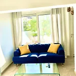 Seaside Escape - Charming Sunlit 2br Flat * 파포스