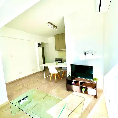 Seaside Escape - Charming Sunlit 2br Flat Paphos