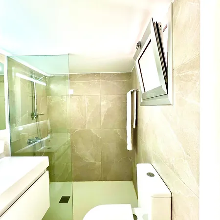 Seaside Escape - Charming Sunlit 2br Flat * Paphos