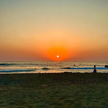 아파트 Seaside Escape - Charming Sunlit 2br Flat *