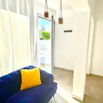 Apartment Seaside Escape - Charming Sunlit 2br Flat